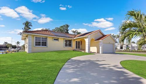 Three-Bedroom Holiday Home 