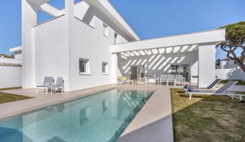 Villa with Garden View