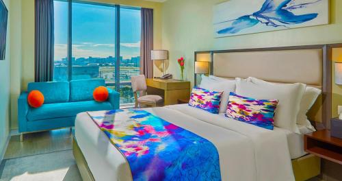 Premier Deluxe Queen wih Extra Space and Access to Pool & Gym