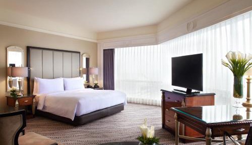 Junior King Suite with Skyline View