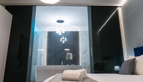 Queen Suite with Spa Bath