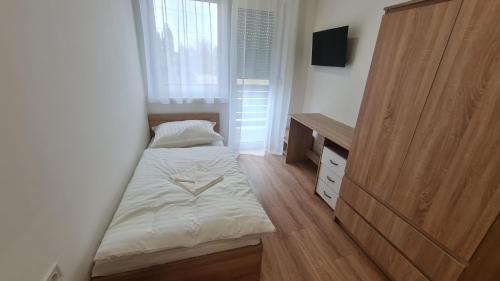 Twin Room with Shared Bathroom