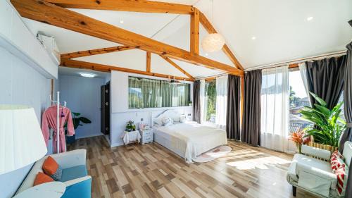 King Room with Mountain View