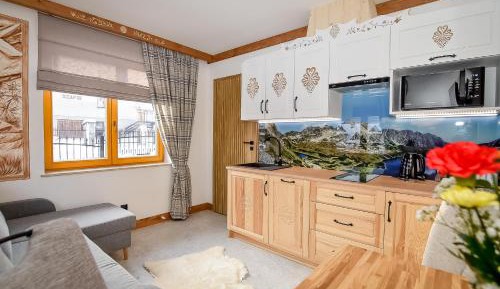 Apartment with Mountain View