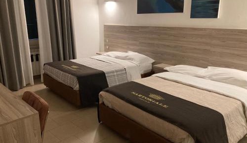 Deluxe Family Room