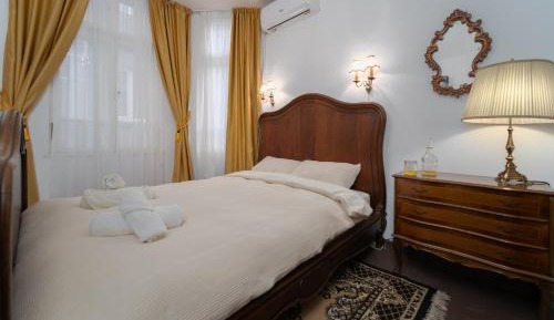 Double Room with Shared Bathroom
