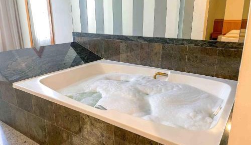 Suite with Spa Bath
