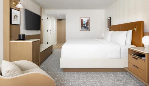 King Room with Roll-In Shower - Disability Access