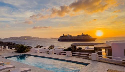 Deluxe Triple Room with Balcony and Sea View
