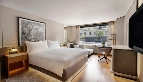 Deluxe King Room with Terrace View