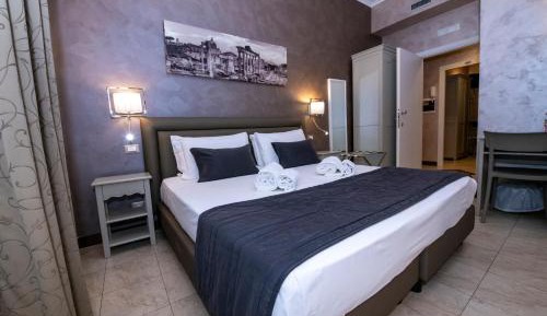 Deluxe Queen Room