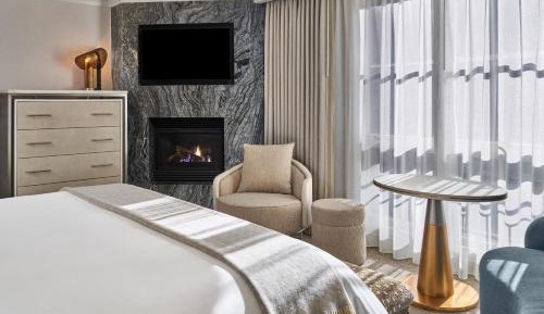 Deluxe King Room with Fireplace