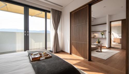 Deluxe King Suite