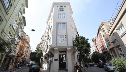 One-Bedroom Apartment with Balcony and City View