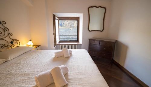 Two-Bedroom Apartment with Lake View