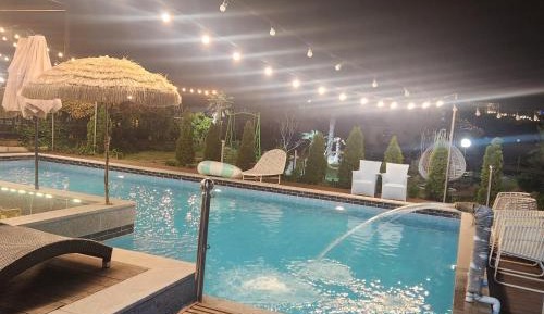 Apartment with Pool View 