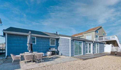 Three-Bedroom Holiday Home 