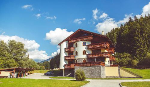 Apartment with Mountain View