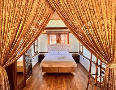 Studio Apartment with Queen Bed