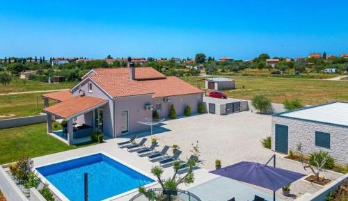 Three-Bedroom Holiday Home 