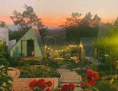 Bungalow with Garden View
