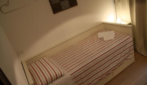 Single Room with Shared Bathroom
