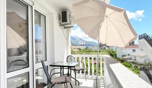 Superior One-Bedroom Apartment with Balcony