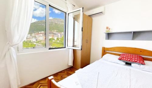 One-Bedroom Apartment with View