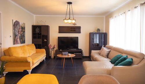Three-Bedroom Deluxe Apartment