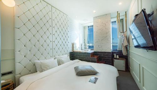 Standard King Room with Sea View