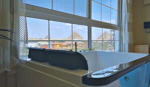 Deluxe Queen Suite
