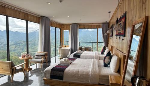 Family Room with Mountain View