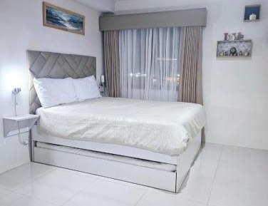 Deluxe Queen Studio 