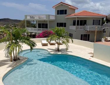 One-Bedroom Apartment with Sea View and Balcony