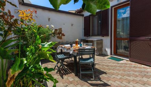 One-Bedroom Apartment with Garden