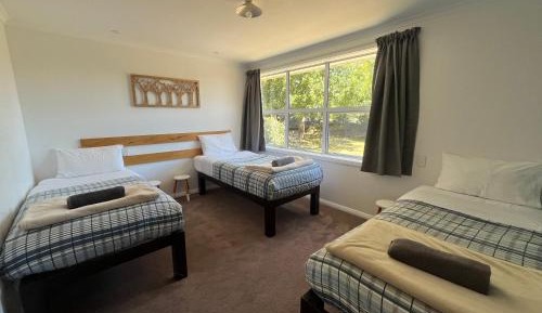 Basic Triple Room with Shared Bathroom