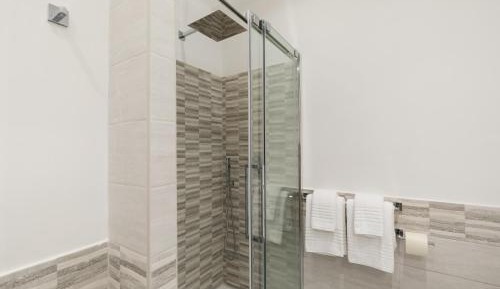 Deluxe Double Room with Shower