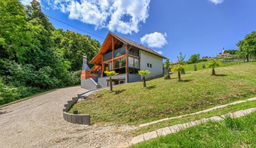 Three-Bedroom Holiday Home 