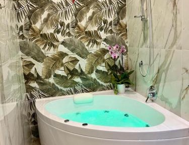 King Room with Spa Bath