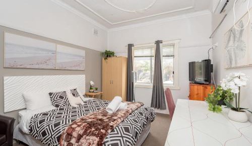 Queen Room with Private Bathroom