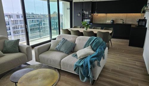 Three-Bedroom Apartment - High Floor