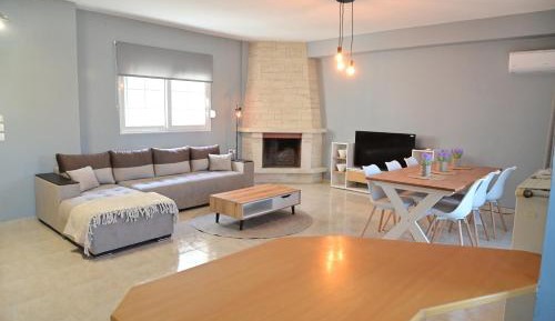 Three-Bedroom Deluxe Apartment