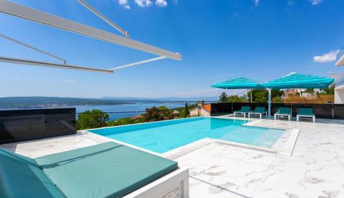 Four-Bedroom Holiday Home