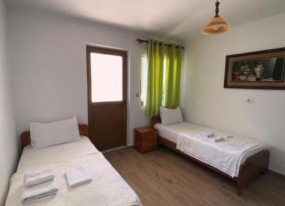 Apartment with Lake View