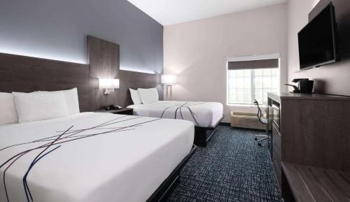 Queen Room with Two Queen Beds and Roll-in Shower - Mobility Accessible/Non-Smoking