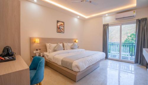 Deluxe Double Room with Balcony