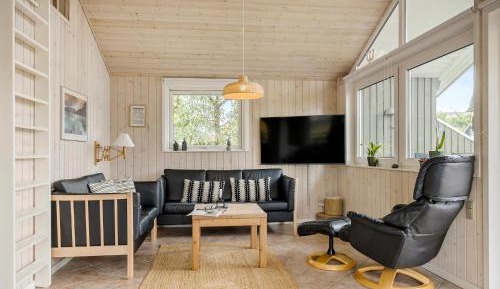 Three-Bedroom Holiday Home 
