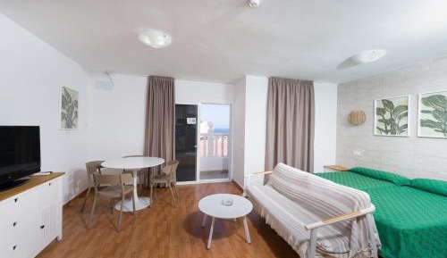 Studio (2 Adults)