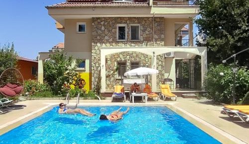 Apartment with Pool View 