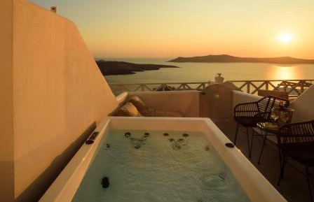 Deluxe Suite with Outdoor Hot Tub and Caldera View 